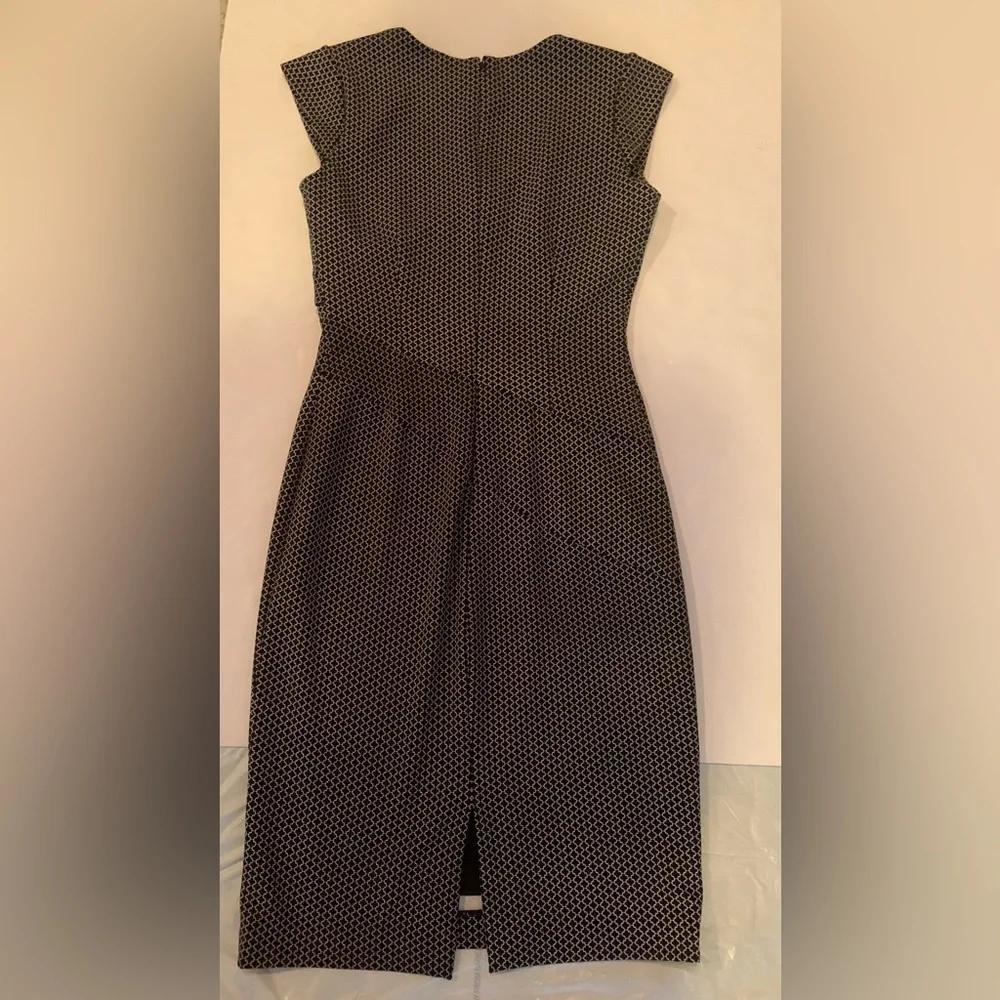 White House Black Market Quatrefoil Geo Slimming Sheath Dress Size 6 - Picture 13 of 14